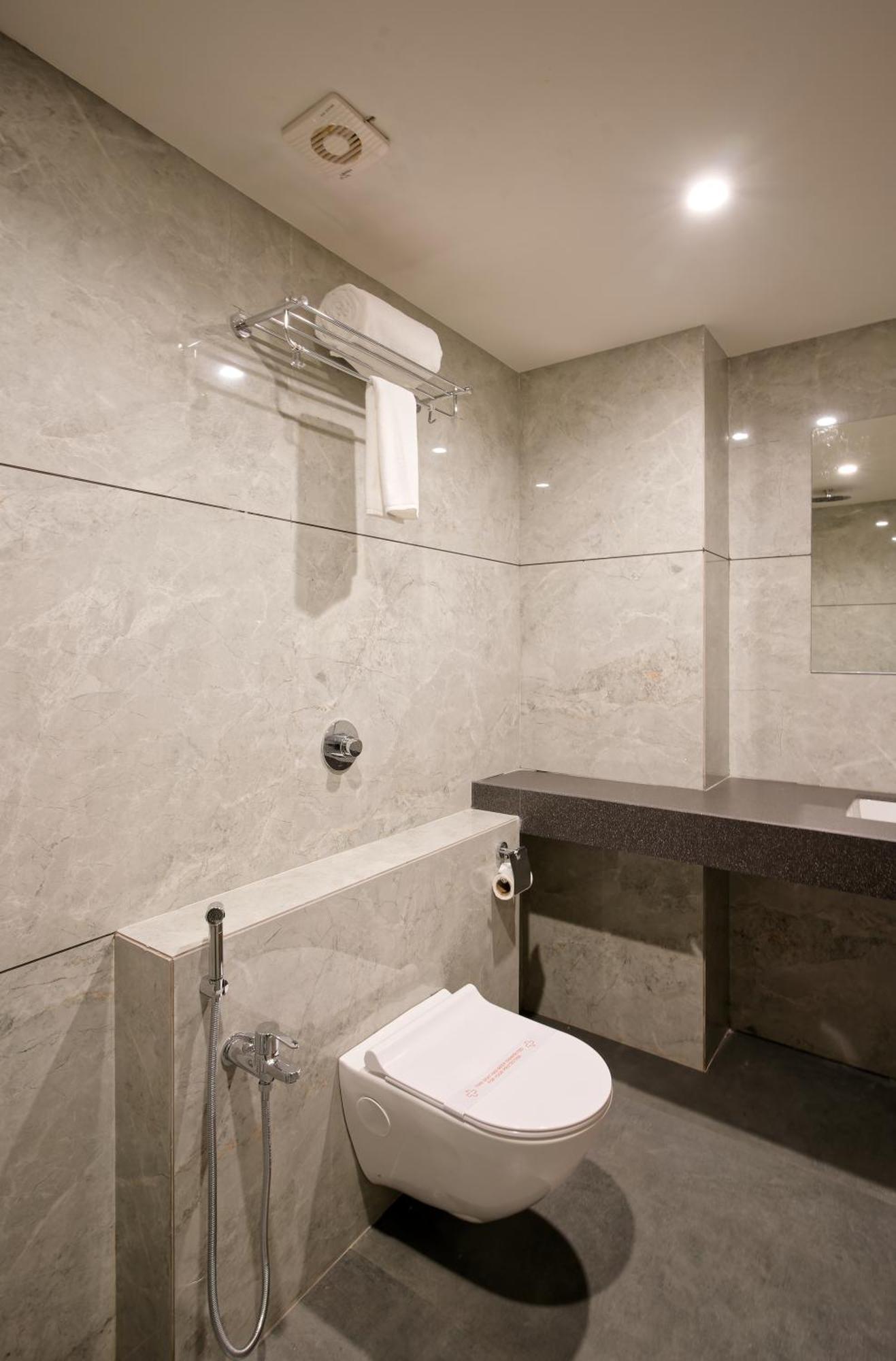 Plenteous Inn Ahmedabad Exterior foto