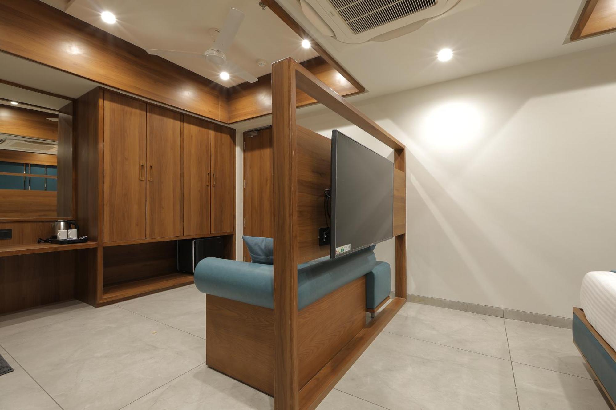 Plenteous Inn Ahmedabad Exterior foto