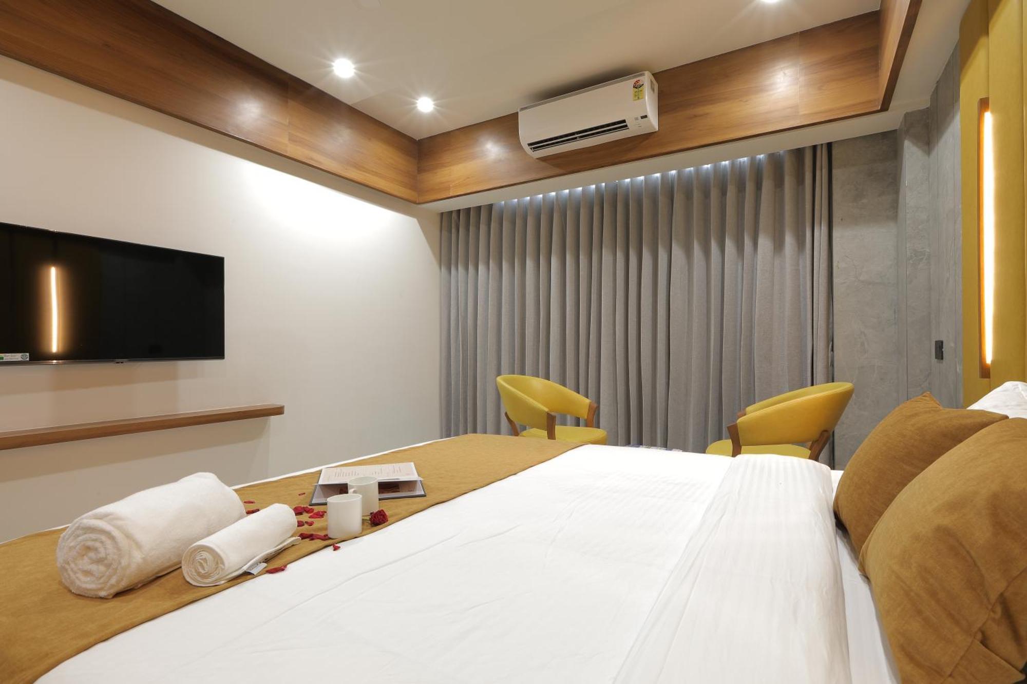 Plenteous Inn Ahmedabad Exterior foto