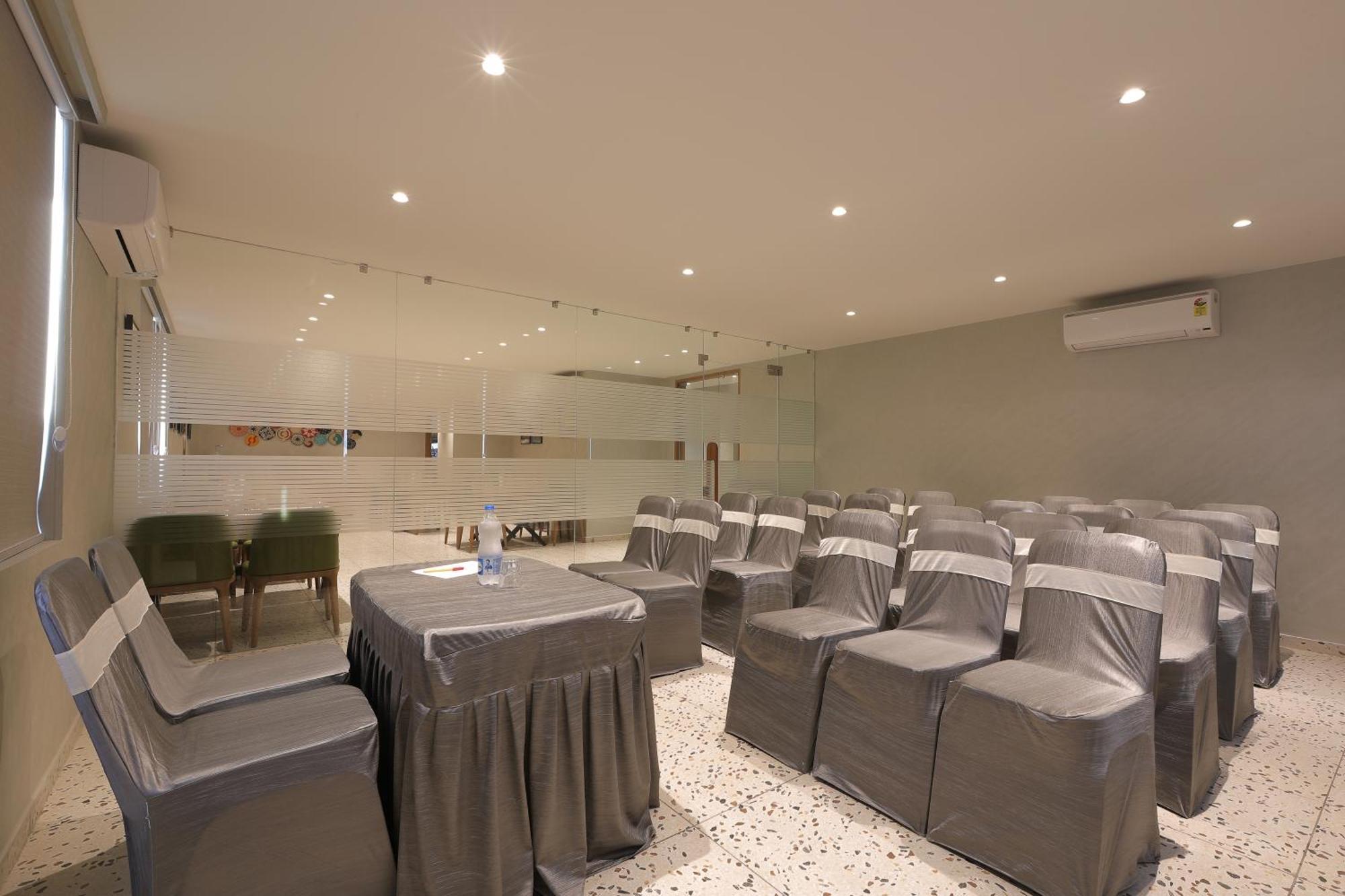Plenteous Inn Ahmedabad Exterior foto