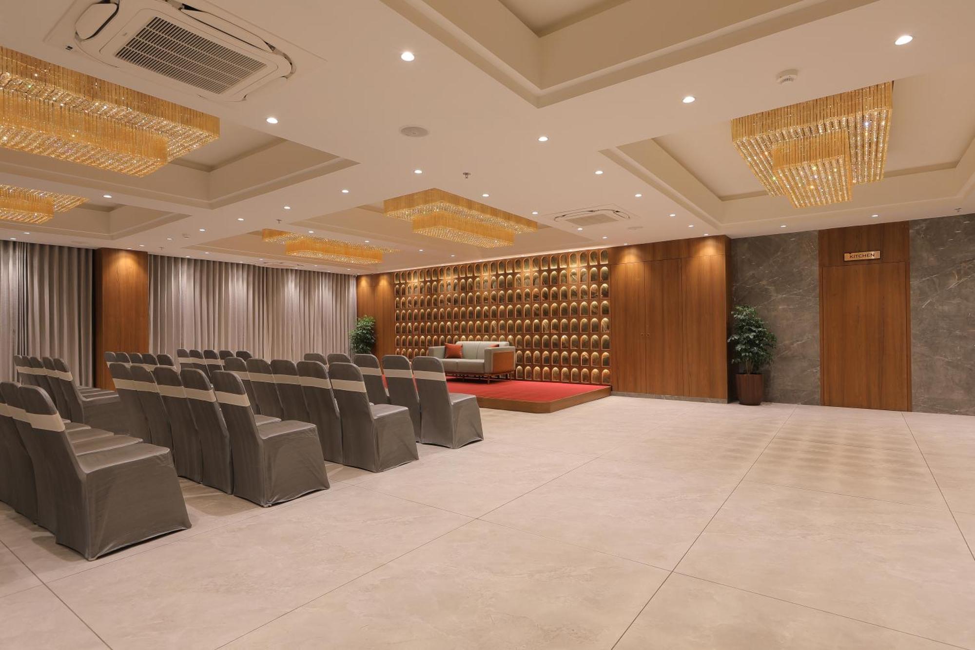 Plenteous Inn Ahmedabad Exterior foto