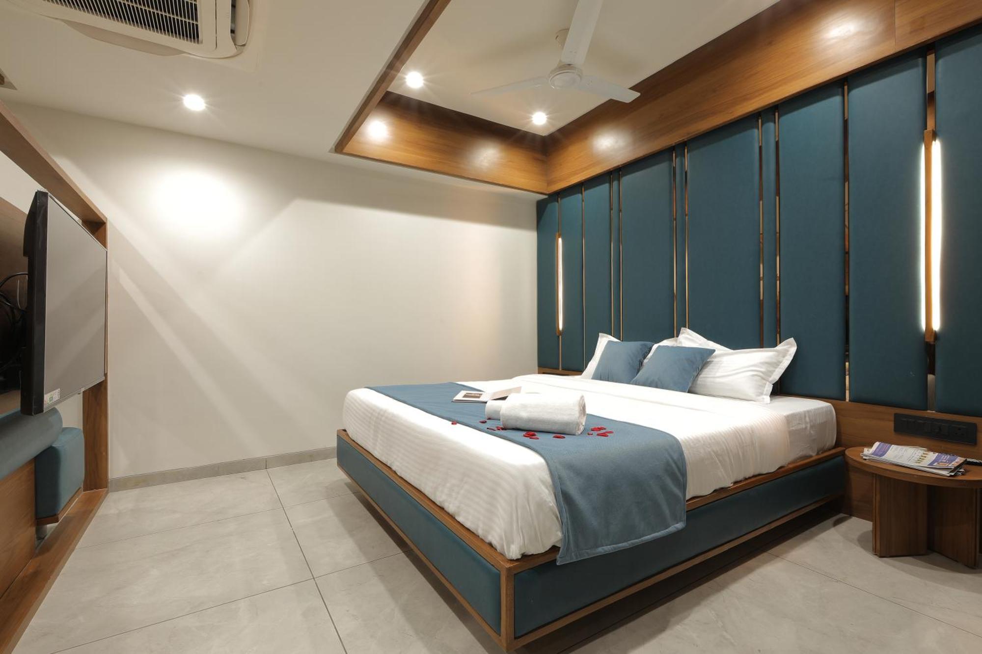 Plenteous Inn Ahmedabad Exterior foto