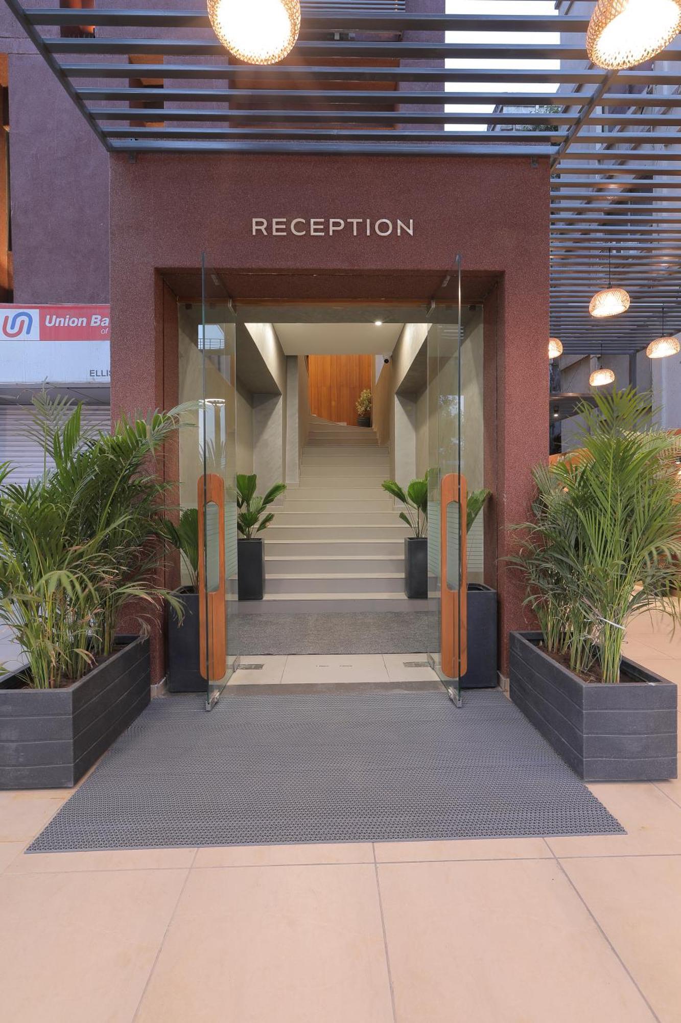 Plenteous Inn Ahmedabad Exterior foto