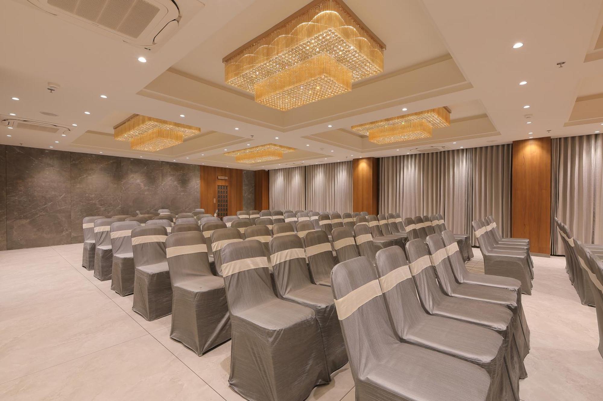 Plenteous Inn Ahmedabad Exterior foto