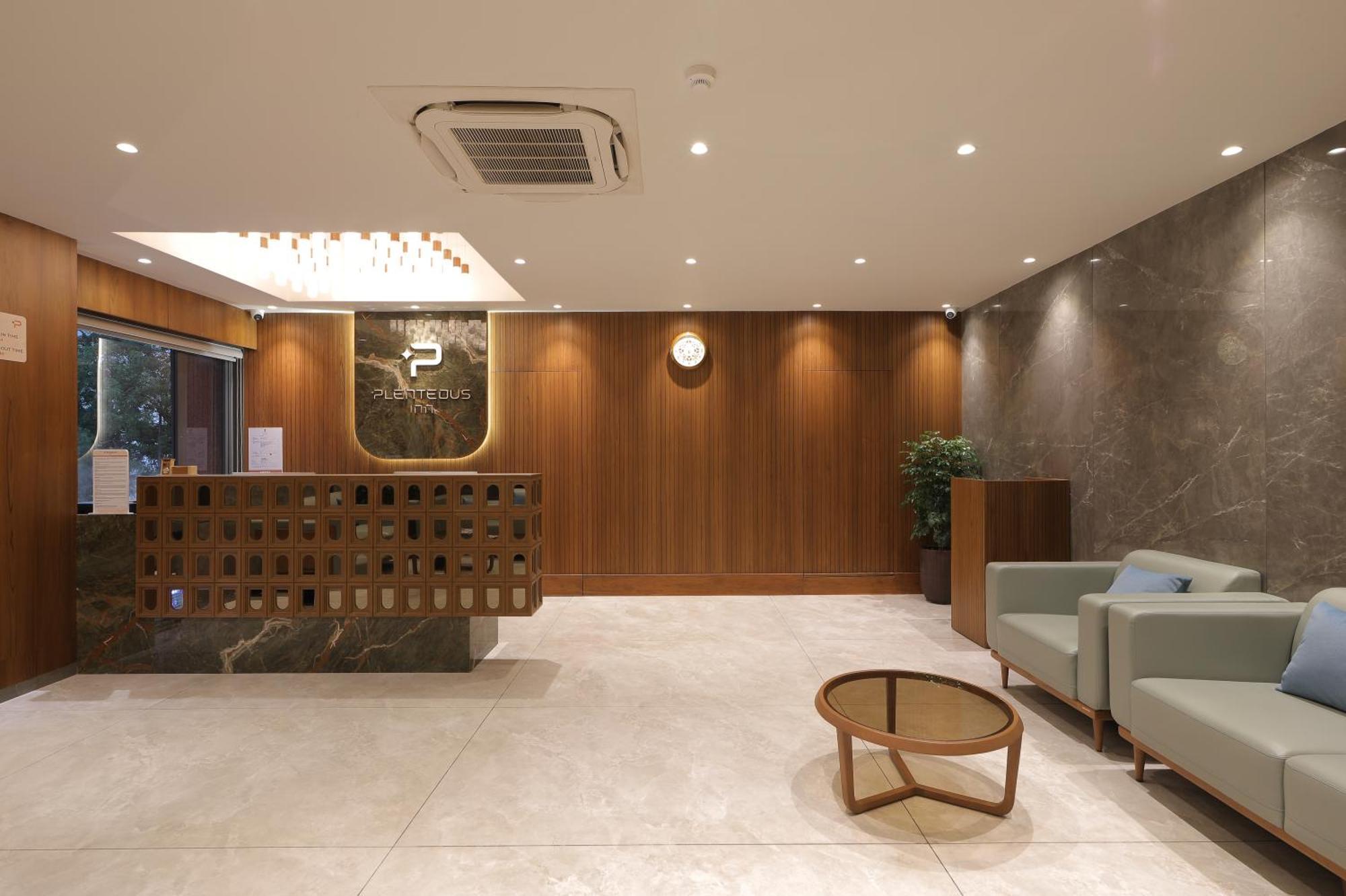 Plenteous Inn Ahmedabad Exterior foto