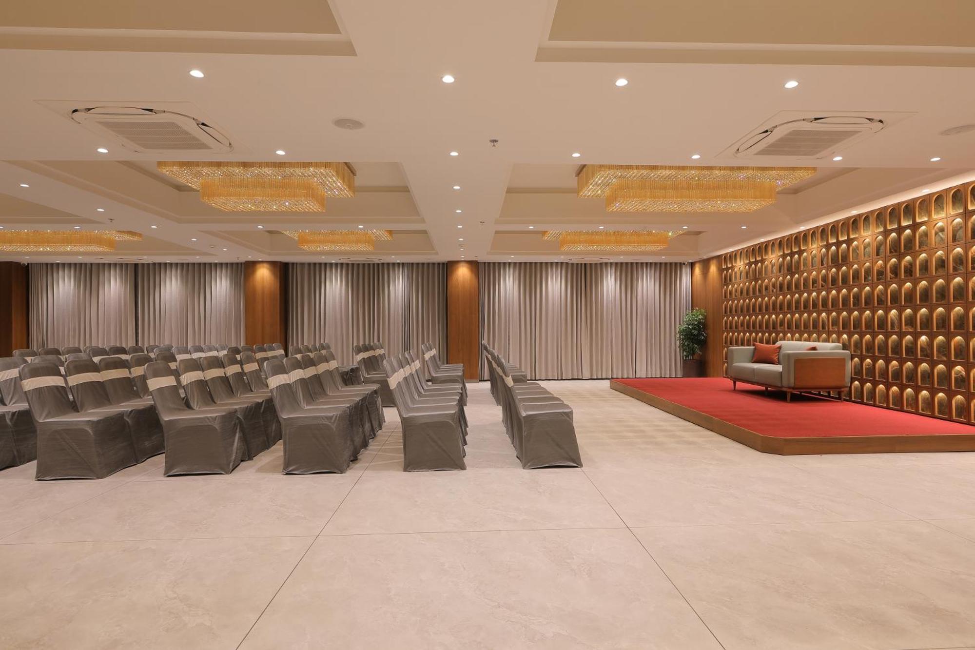 Plenteous Inn Ahmedabad Exterior foto